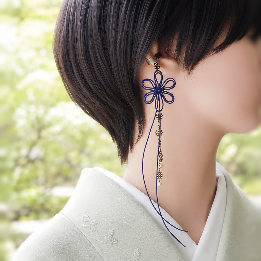 饰结一边式耳环，足手足・透【轻盈日式】适合浴衣、和服、日常配戴。 - 耳环/耳夹 - 其他金属 蓝色