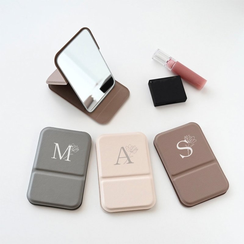 【客制字母随身折叠立镜】质感花卉 补妆镜 手镜 生日礼物 HE22U - 彩妆刷具/镜子/梳子 - 人造皮革 咖啡色