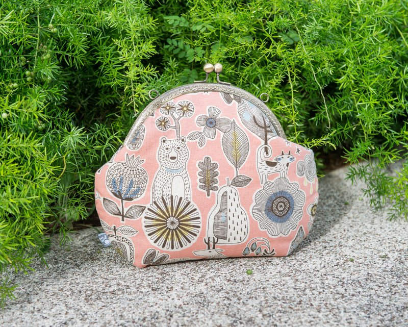 【粉红可爱熊伙伴】复古金属口金包-大款 #随身包 #文青 #可爱 - 侧背包/斜挎包 - 棉．麻 粉红色