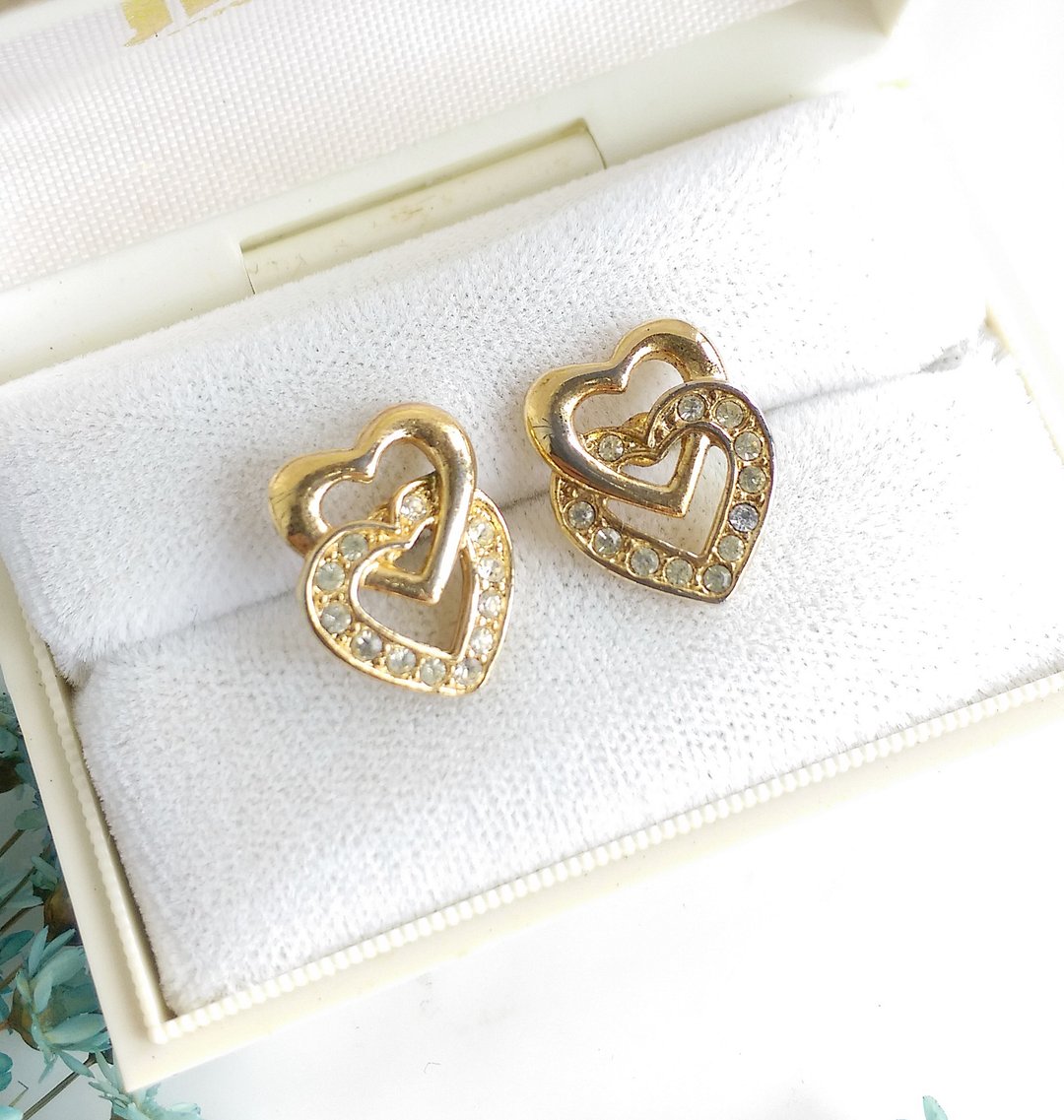 Vintage Jewelry 西洋古董饰品 小巧 小贴耳 双爱心 针式耳环 - 耳环/耳夹 - 其他金属 金色