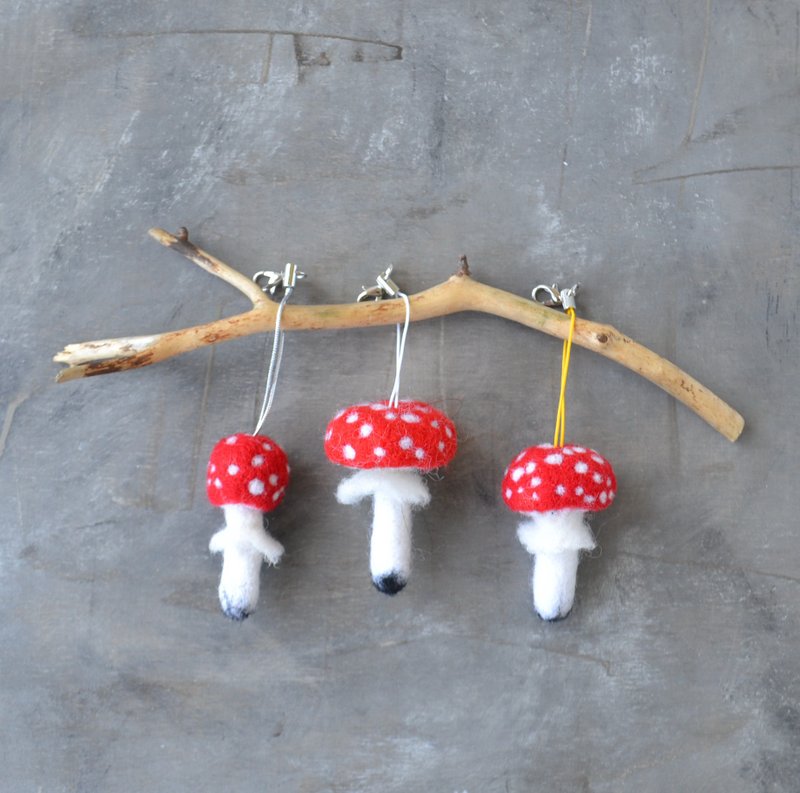 红色飞木耳蘑菇钥匙扣三件套针毡羊毛鹅膏菌 - 钥匙链/钥匙包 - 羊毛 红色