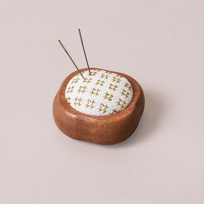 【金典针插】十字绣工具 手作材料包 | Xiu Crafts - 收纳用品 - 木头 多色