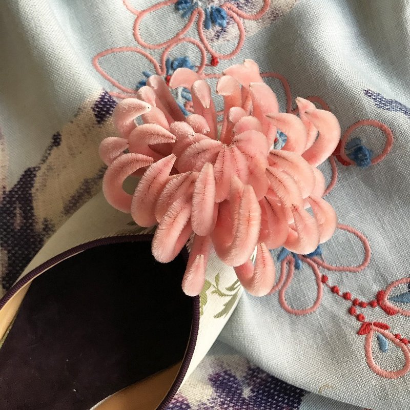 追剧雅低跟鞋/ 丝绒花 手工制花 丝绸花朵 细跟鞋 手工鞋 织锦 - 高跟鞋 - 丝．绢 粉红色