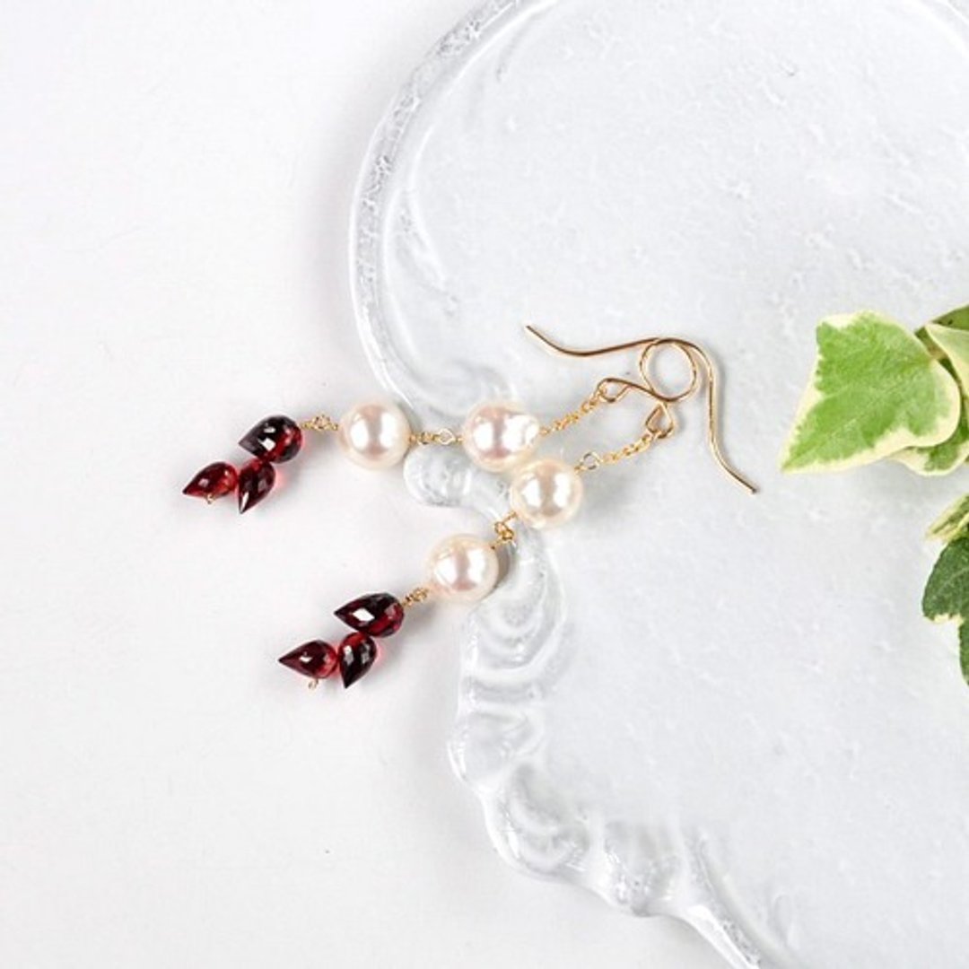 14kgf/Akoya genuine pearl x red garnet earrings - 耳环/耳夹 - 宝石 