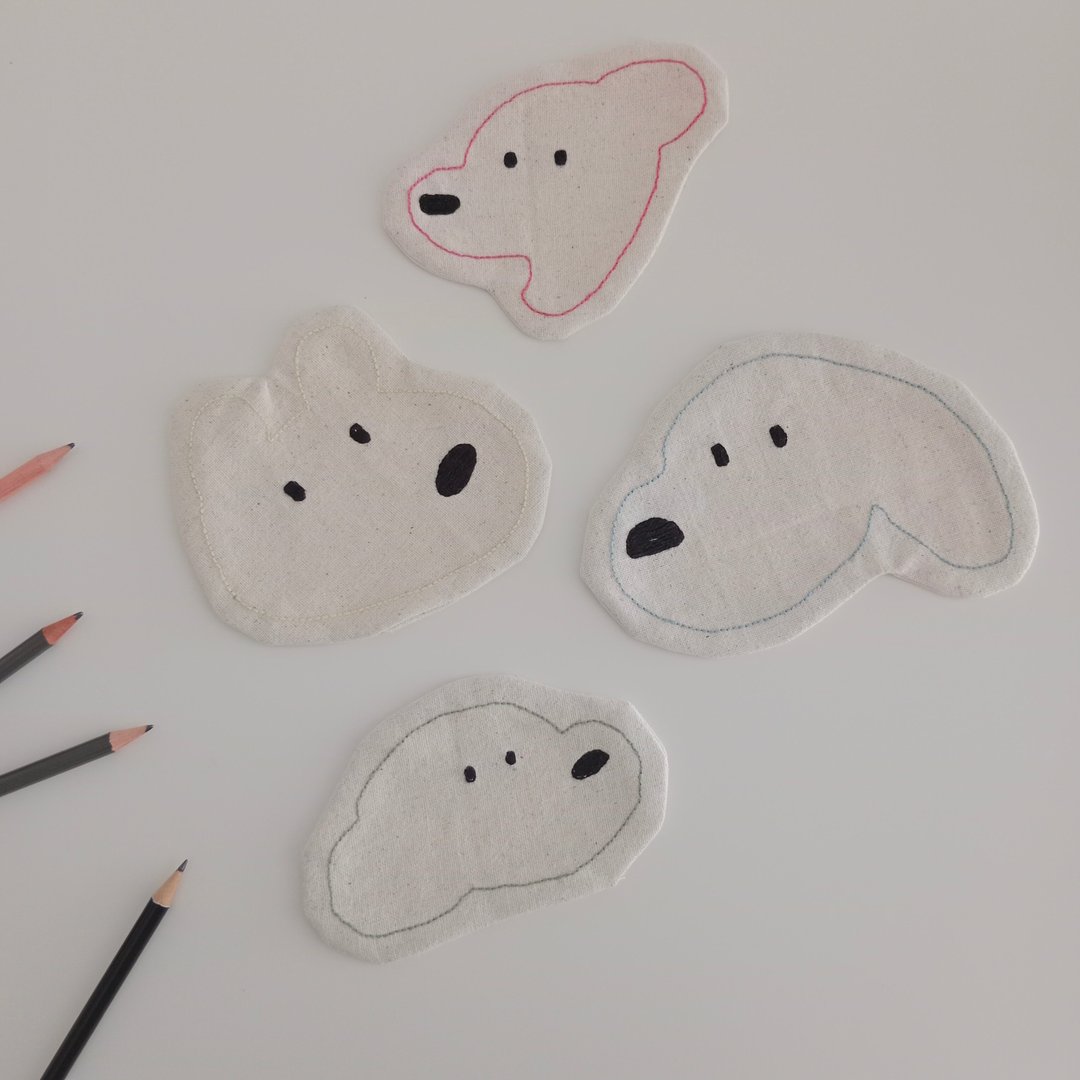 Doc face coaster set 4 PCS hand embroidered cotton fabric - 杯垫 - 棉 白色