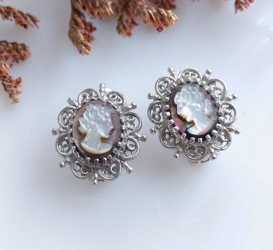 Vintage Jewelry 西洋古董饰品  CAMEO 小巧 典雅细致 夹式耳环 - 耳环/耳夹 - 其他金属 金色