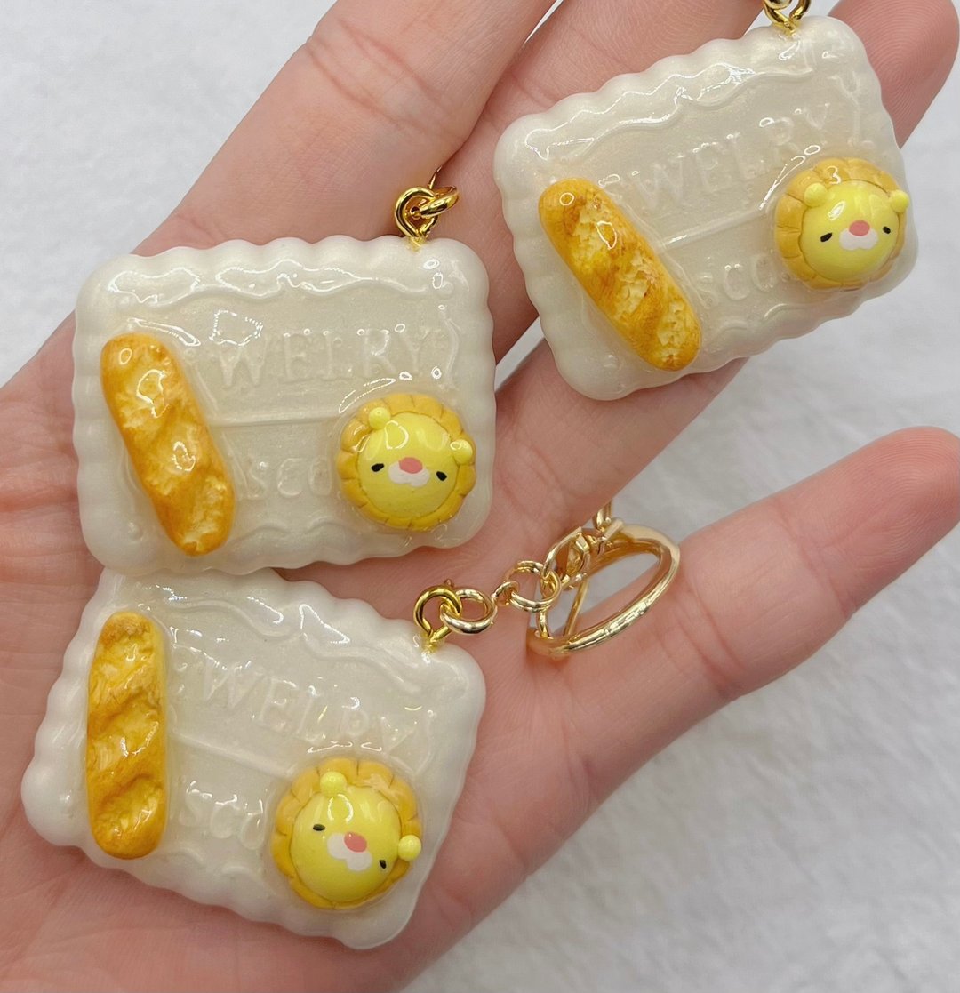 【玫泥手作】面包狮的点心时光钥匙圈/挂饰 - 钥匙链/钥匙包 - 粘土 黄色