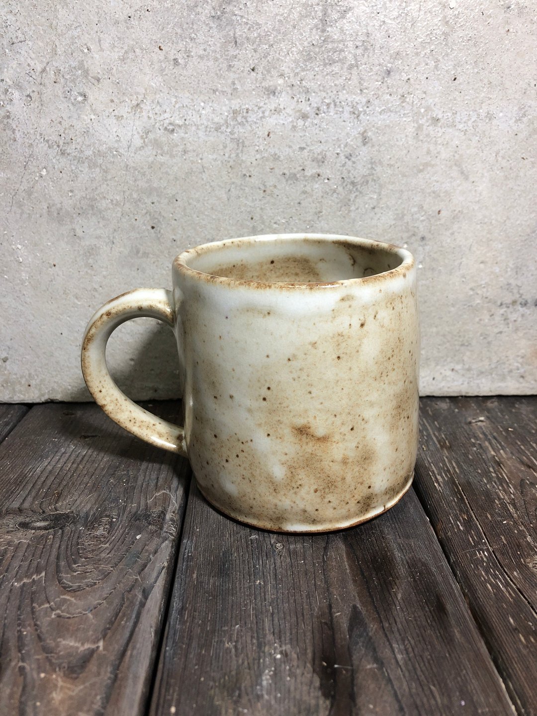 手作陶-瓦斯烧稻禾米白椭圆歪嘴杯口陶杯马克杯 - 花瓶/陶器 - 陶 卡其色