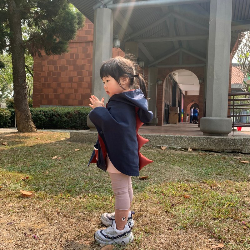 岛森家 / 恐龙斗篷 / 亲子装小孩款 / 海军蓝X番茄红 - 童装外套 - 棉．麻 蓝色