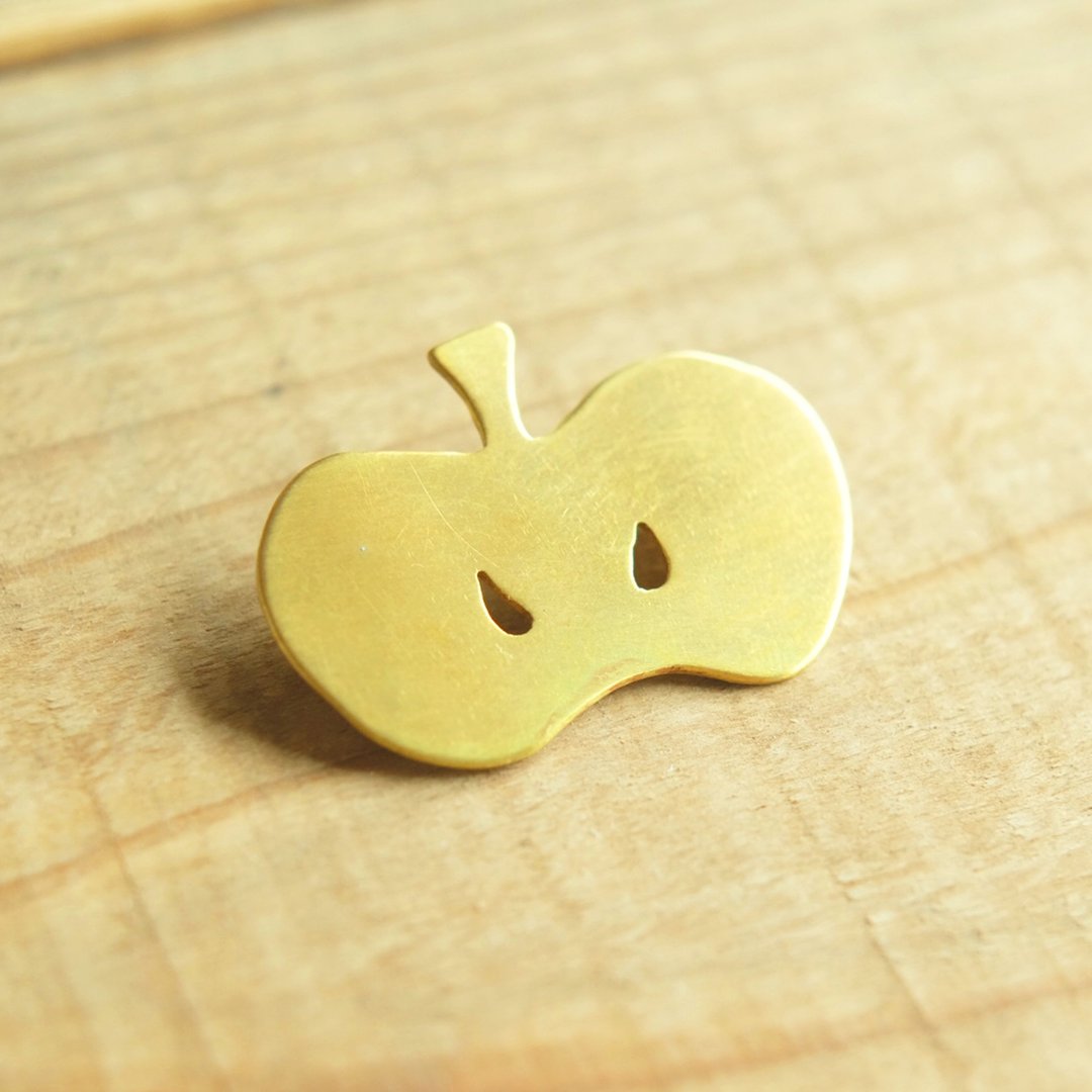 Brass brooch apple B009 - 胸针 - 其他金属 金色