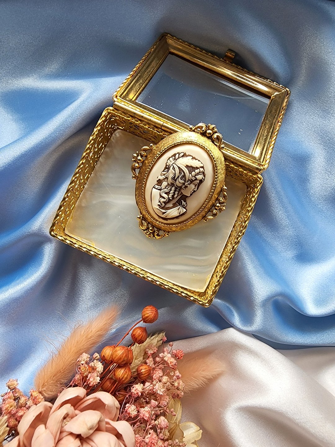 美国西洋古董饰品 / FLORENZA人造象牙法国仕女cameo胸针/别针Art - 胸针 - 其他金属 