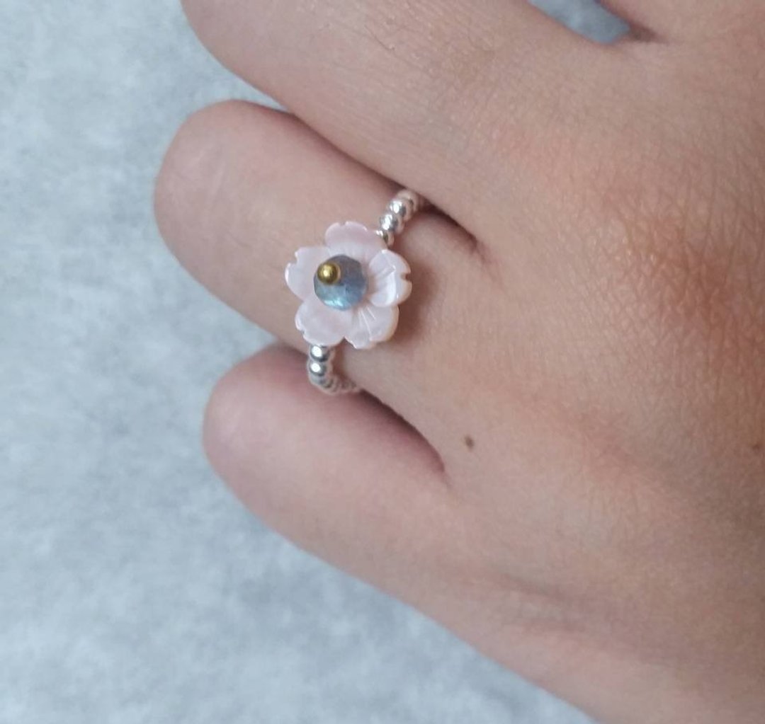 粉贝花配拉长石 925纯银 珠 戒指 labradorite and motehr pearl flower 925 silver ring, please provide ring size when order - 戒指 - 宝石 粉红色