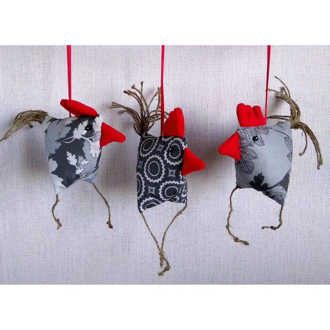 Three gray chickens in a garland - 墙贴/壁贴 - 棉．麻 灰色