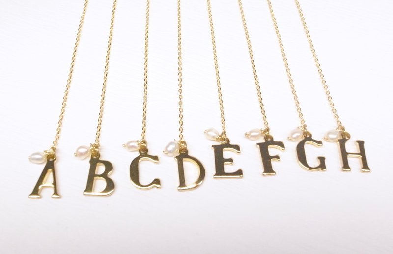 《二毛银》【黄铜英文字母垂吊式耳环】（一对） - 耳环/耳夹 - 其他金属 