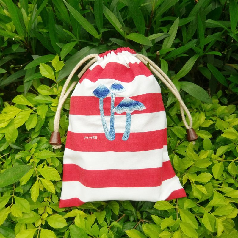 蓝蘑菇刺绣束口袋 - 化妆包/杂物包 - 棉．麻 多色