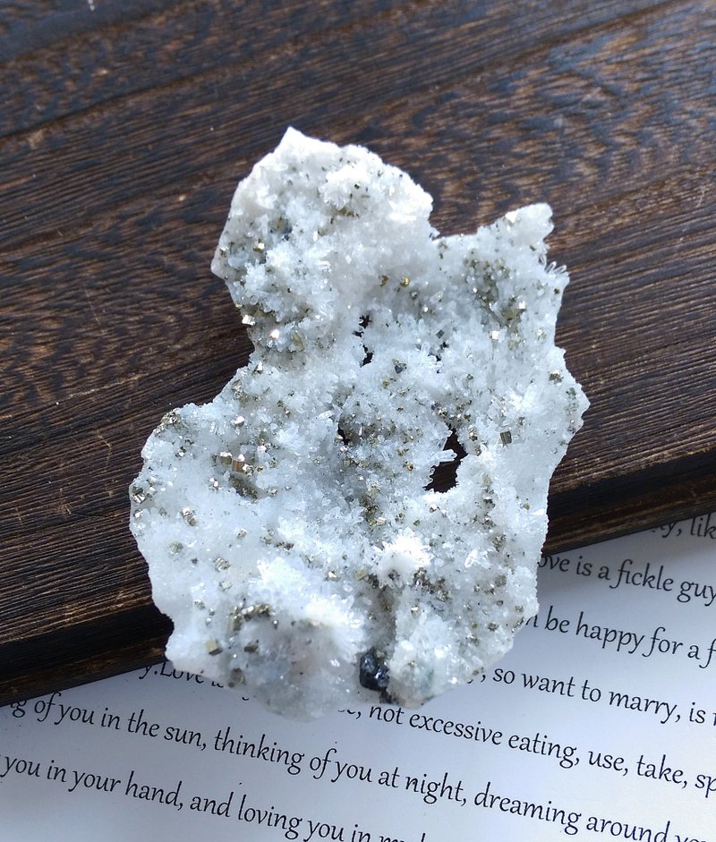 Quartz with Chalcopyrite 江西 水晶 黄铜矿共生 天然矿石 原矿 - 摆饰 - 其他材质 