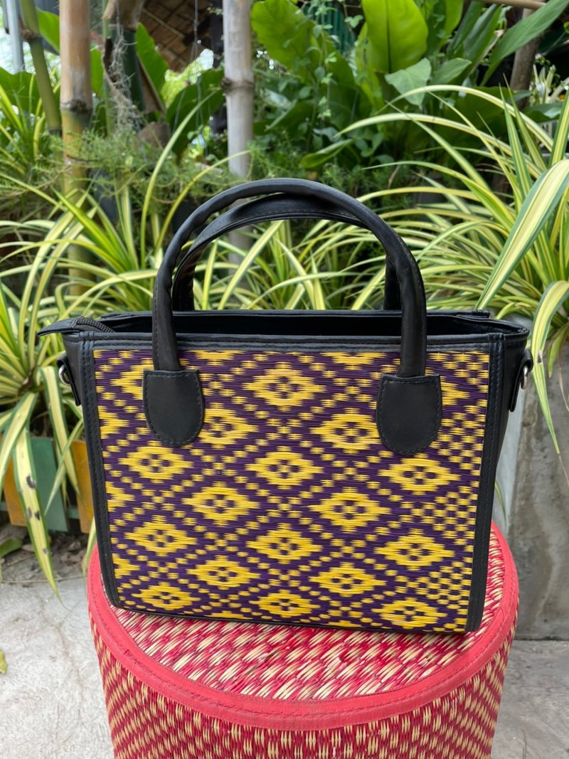 Tote bag with traditional Thai pattern in yellow and black - 手提包/手提袋 - 植物．花 黄色