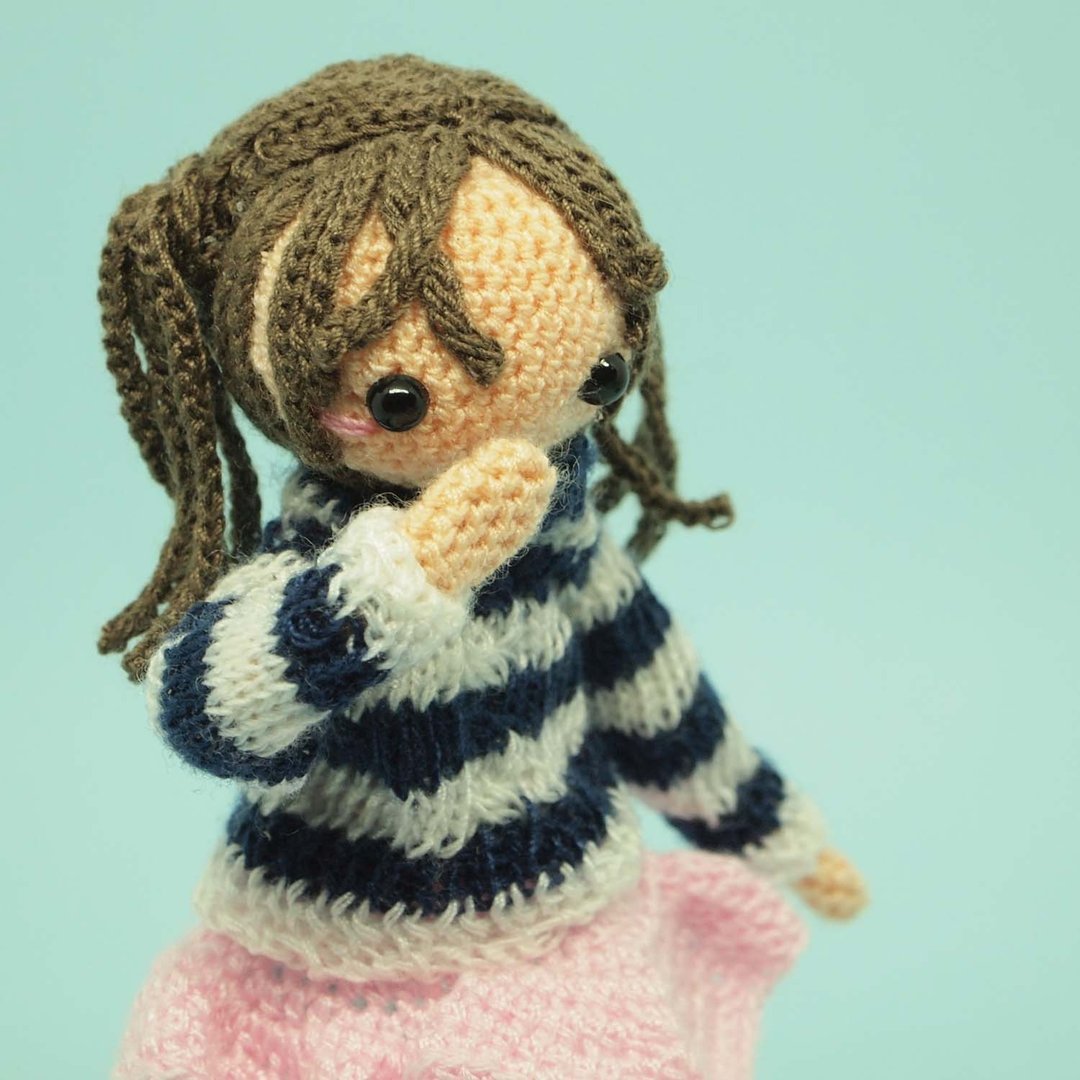 钩针娃娃/ amigurumi /毛衣/辫子头发/像个人偶娃娃/玩偶 - 玩偶/公仔 - 聚酯纤维 灰色