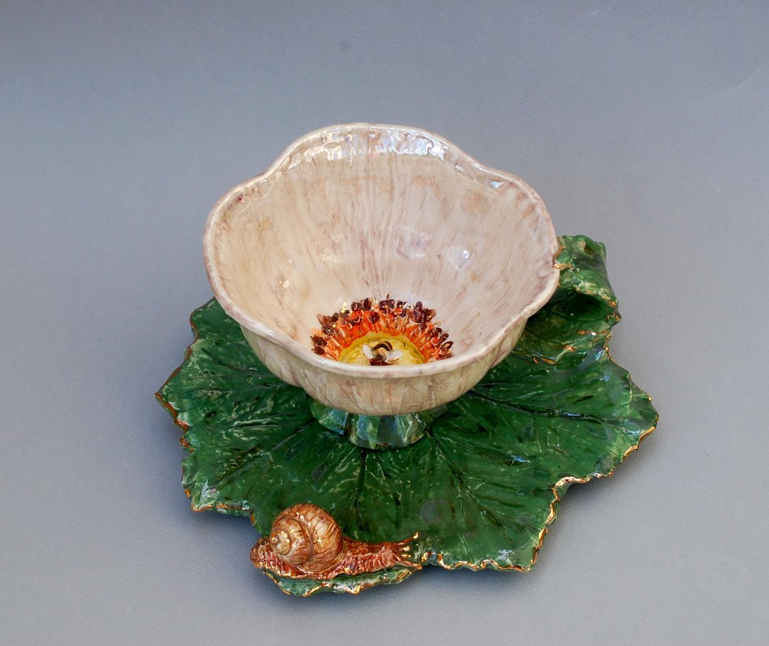 Green pink Cup and saucer set Botanical porcelain Leaf plate bee Surprise mug - 茶具/茶杯 - 陶 多色