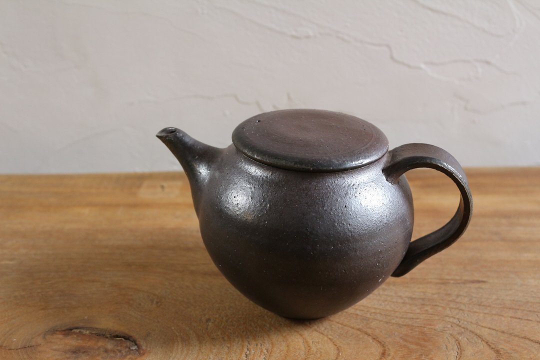 Teapot with tea strainer - 茶具/茶杯 - 陶 咖啡色
