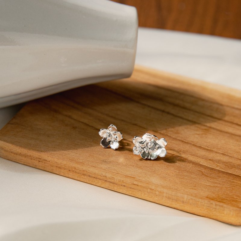 春天猫步 - 耳环/耳夹 - 其他金属 银色