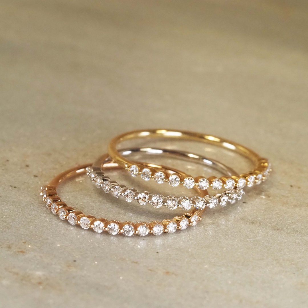 The Diamond Dot Ring | 钻石圆点线戒 | 18K 金 - 戒指 - 贵金属 银色