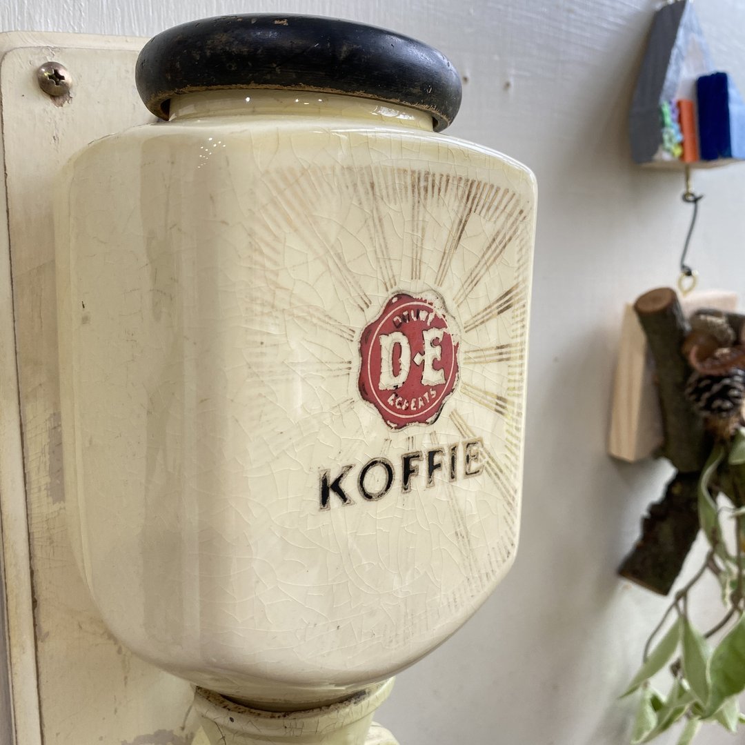 【好日恋物】 荷兰壁挂式DOUWE EGBERTS手摇咖啡研磨机幸福感 - 收纳用品 - 陶 白色