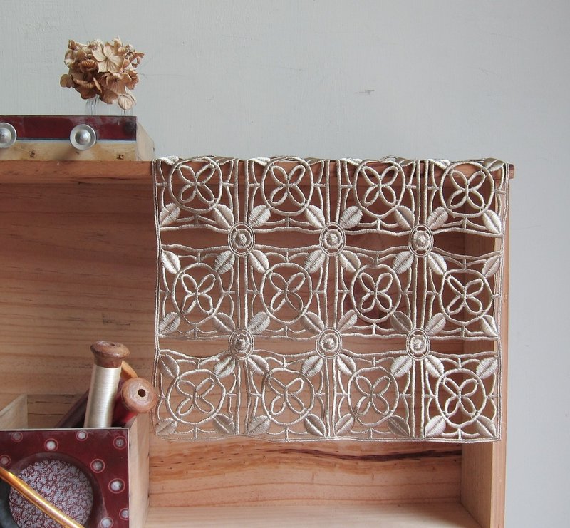 复古铁窗花蕾丝衬垫-金窗花 - 摆饰 - 聚酯纤维 金色