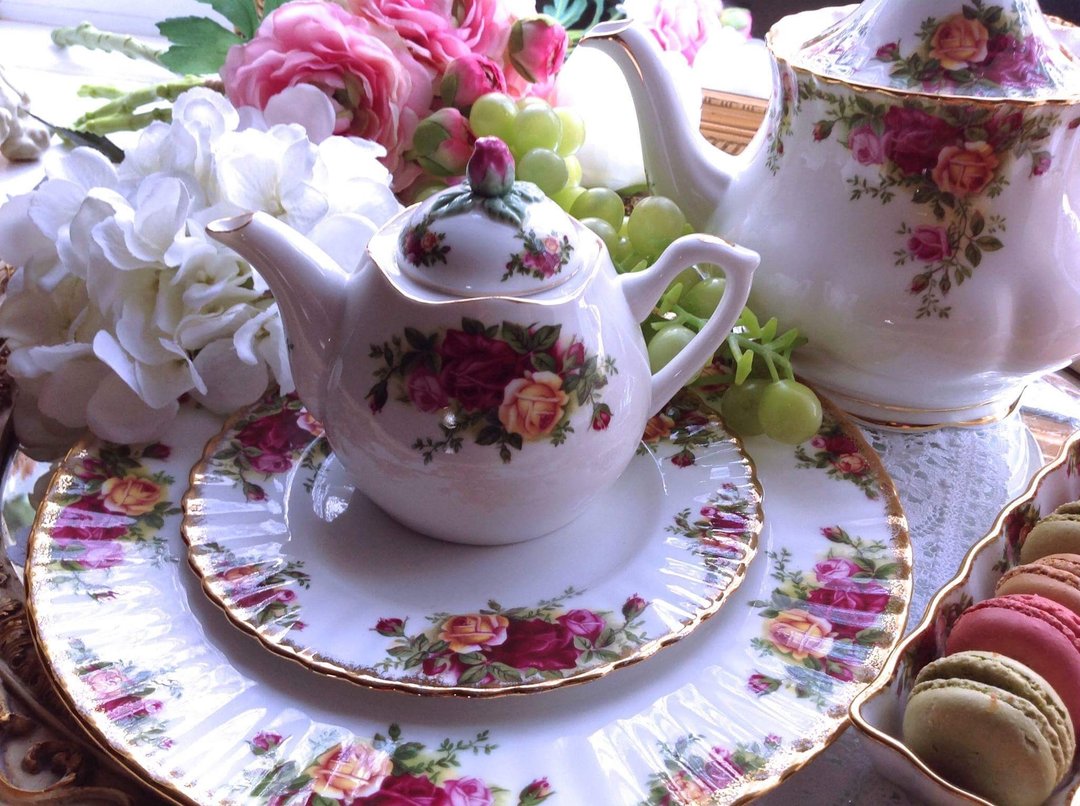 ♥安妮疯古物♥英国骨瓷-皇家阿尔巴特Royal Albert 22k镶金乡村玫瑰花茶壶单人壶~ 限量款库存新品 - 茶具/茶杯 - 瓷 红色