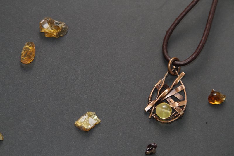 【琥珀系列】俄料金绞蜜蜜蜡琉染色坠饰 _ 财缘广进 (铜有定色漆) - 项链 - 宝石 黄色