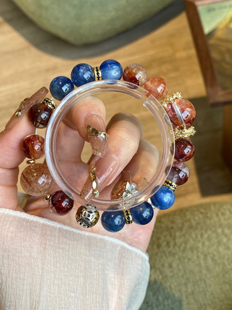 希缪原创设计 好运系列 哪吒主题红胶花与蓝晶石水晶手链 - 手链/手环 - 其他金属 多色