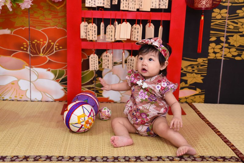 中国风旗袍改良式包屁衣 弥月 收涎 抓周  发带 礼盒组 日式粉鹤 - 满月礼盒 - 棉．麻 粉红色