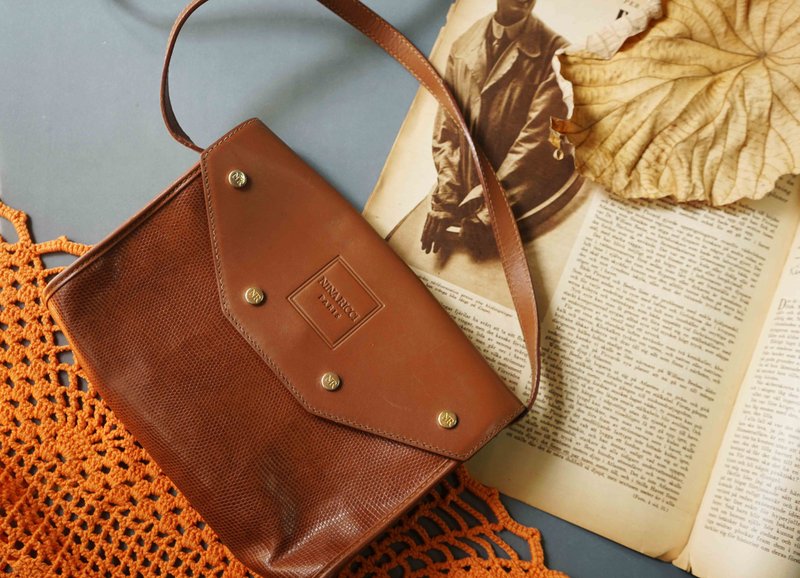 日本寻宝古董包-NINA RICCI 焦糖棕铆钉侧背信封包 - 侧背包/斜挎包 - 真皮 咖啡色