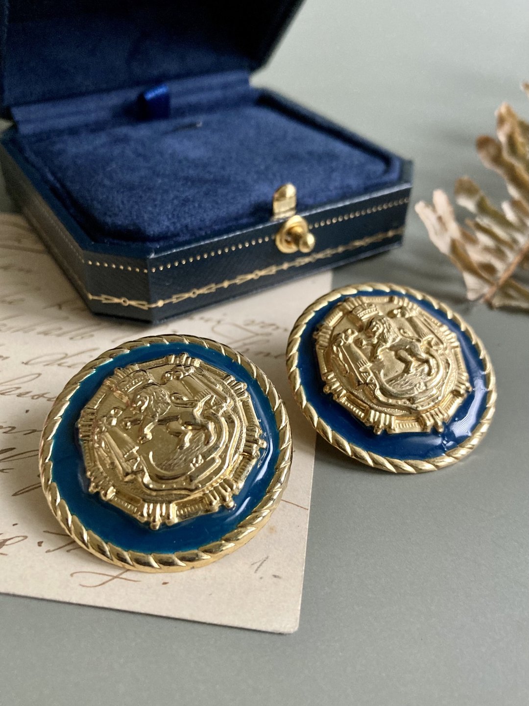 西洋古董 欧洲金色家徽湖水绿珐琅 耳针耳环 - 耳环/耳夹 - 其他金属 