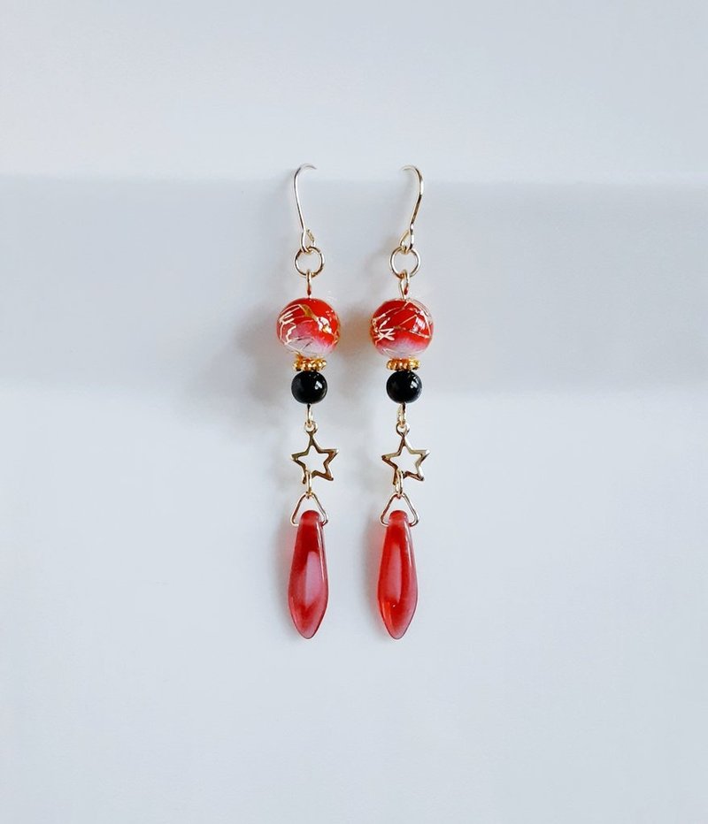 唐草珠与捷克匕首形珠子耳环 红色 日式风格 时尚 礼物 星星 抗过敏耳针或耳夹可换 - 耳环/耳夹 - 压克力 红色