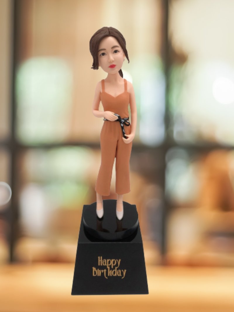 定制化礼物 — 奖杯人形公仔 Trophy Figurine - 金工/饰品 - 陶 多色