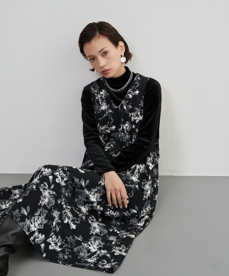 印花无袖连身裙，可轻松搭配 T 恤或针织衫 - 洋装/连衣裙 - 聚酯纤维 黑色