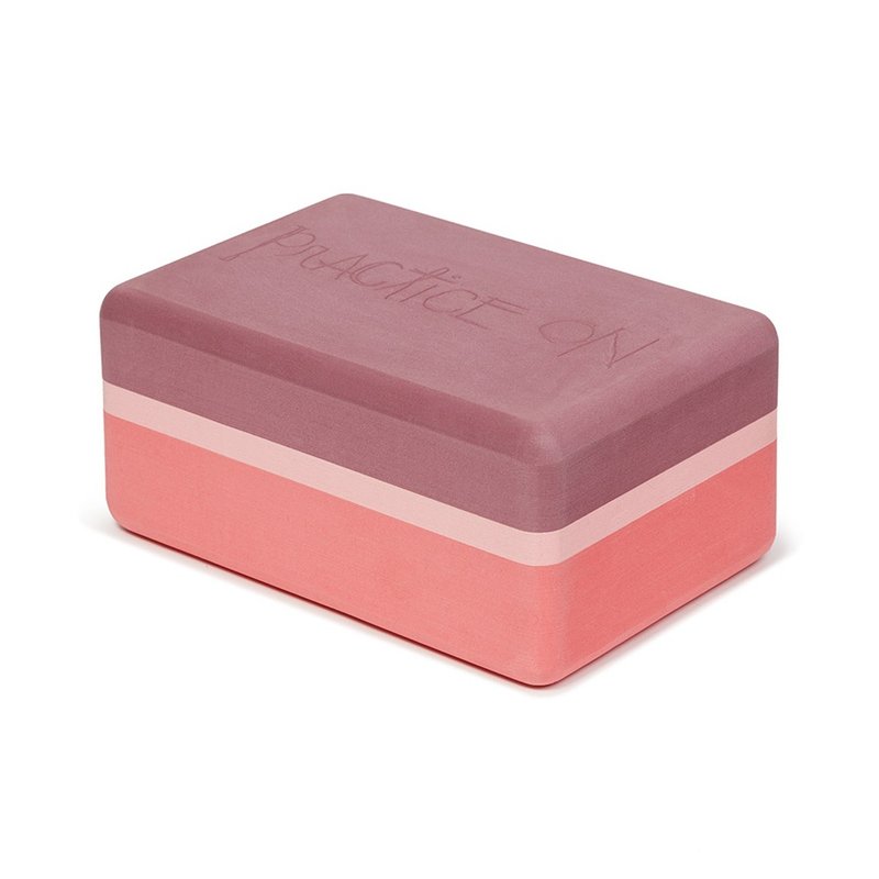 【Manduka】Recycled Foam Block 环保瑜珈砖 50D - Clay - 运动配件 - 其他材质 粉红色