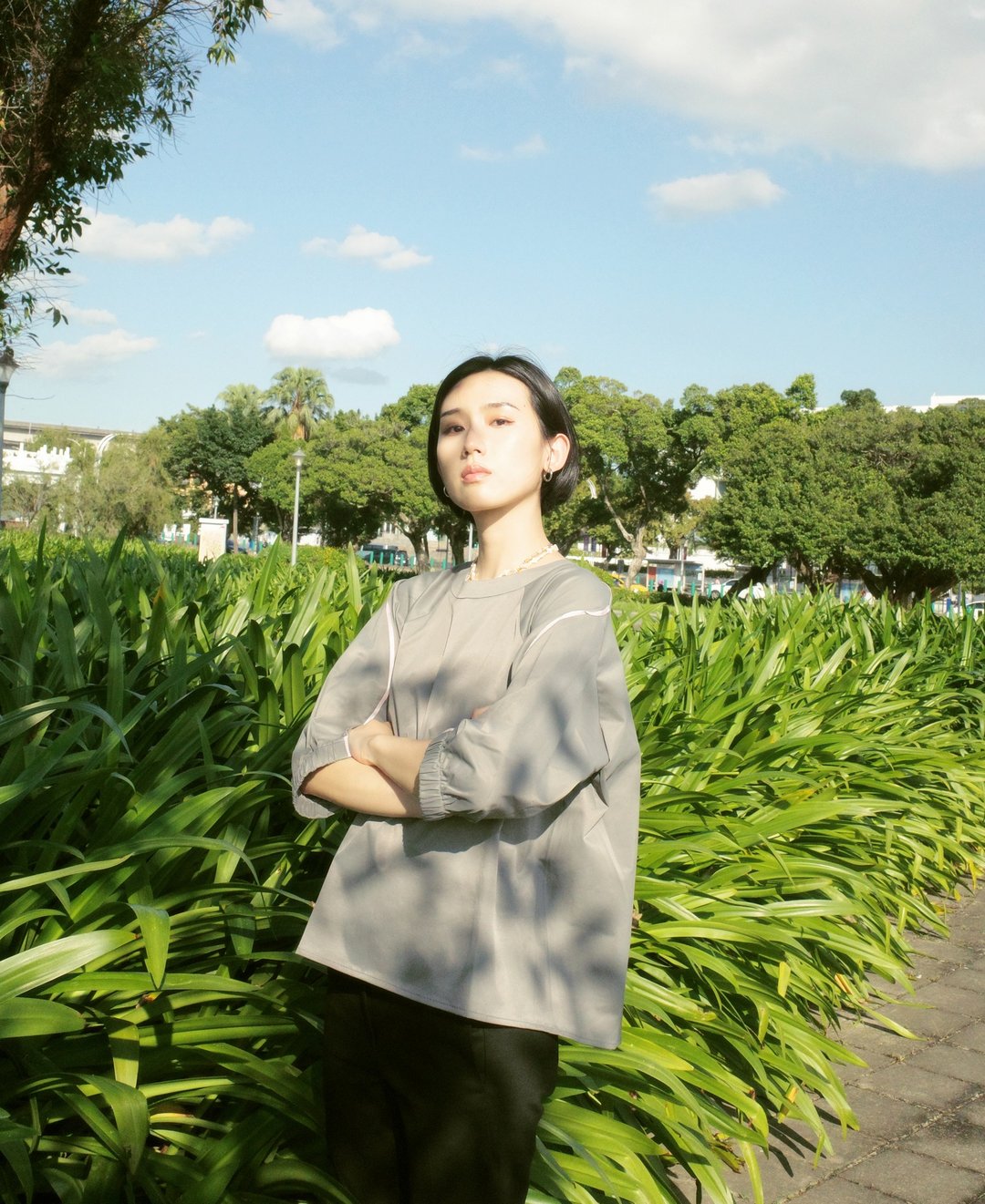 UUIN   _ 灰立体袖短版上衣 - 女装上衣 - 尼龙 灰色