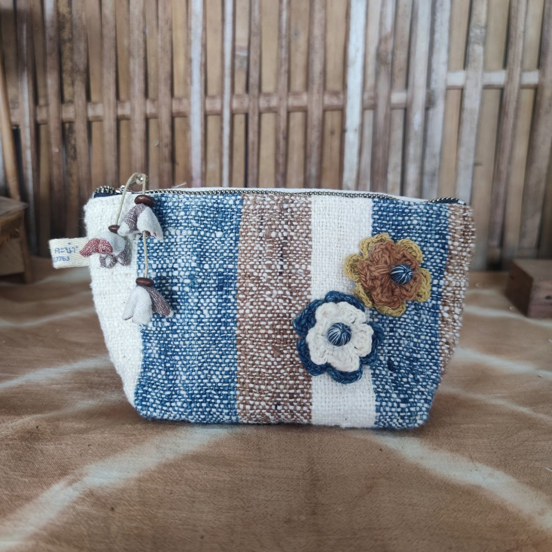 Handmade Cosmetic Bag with Flowers Tassels - 化妆包/杂物包 - 棉 多色