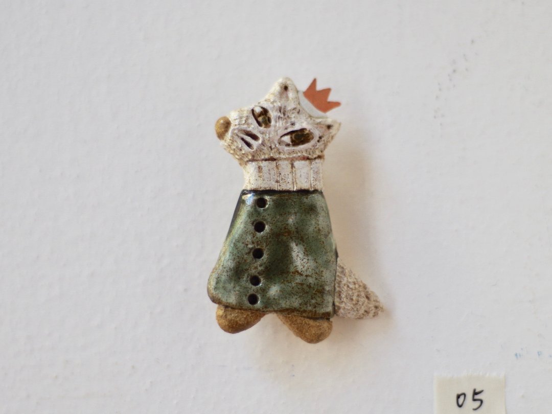 king of white wolf broach クリスマスギフト - 胸针 - 陶 蓝色