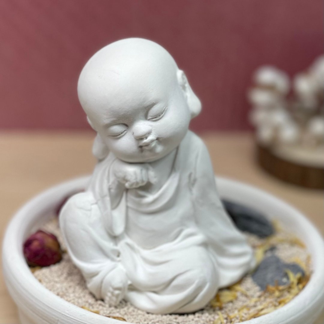 净念吉祥小沙弥之一念+50ML精油特惠中盘套组 扩香石 精油 佛 - 香薰/精油/线香 - 其他材质 白色