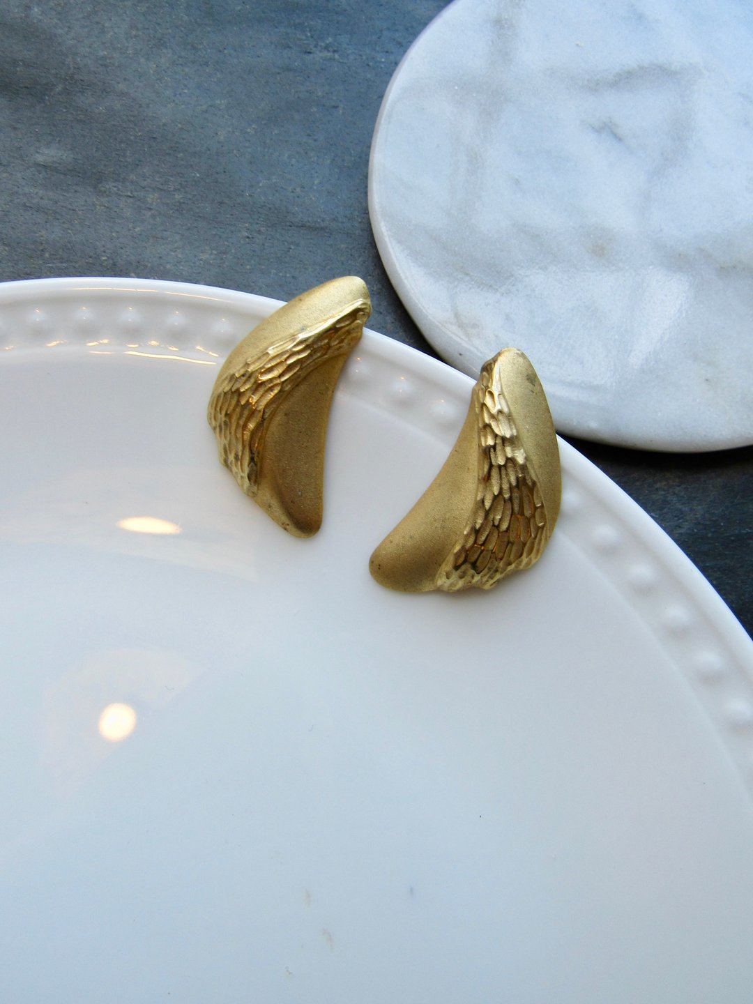 Vintage Gold Croissant Statement Earrings - 耳环/耳夹 - 贵金属 金色