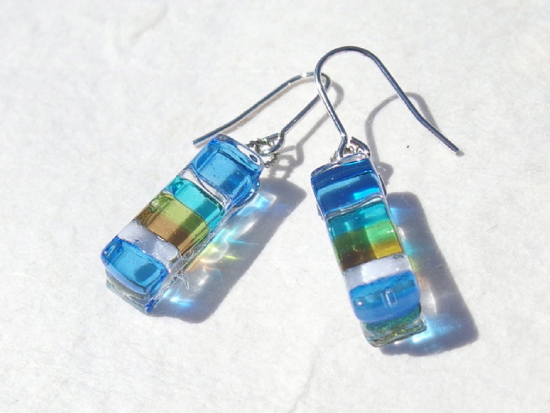 Fragrant glass (Kaoru [Earth]) Aroma earrings / Clip-On [Choice of metal fittings] [Made to order] - 耳环/耳夹 - 玻璃 蓝色