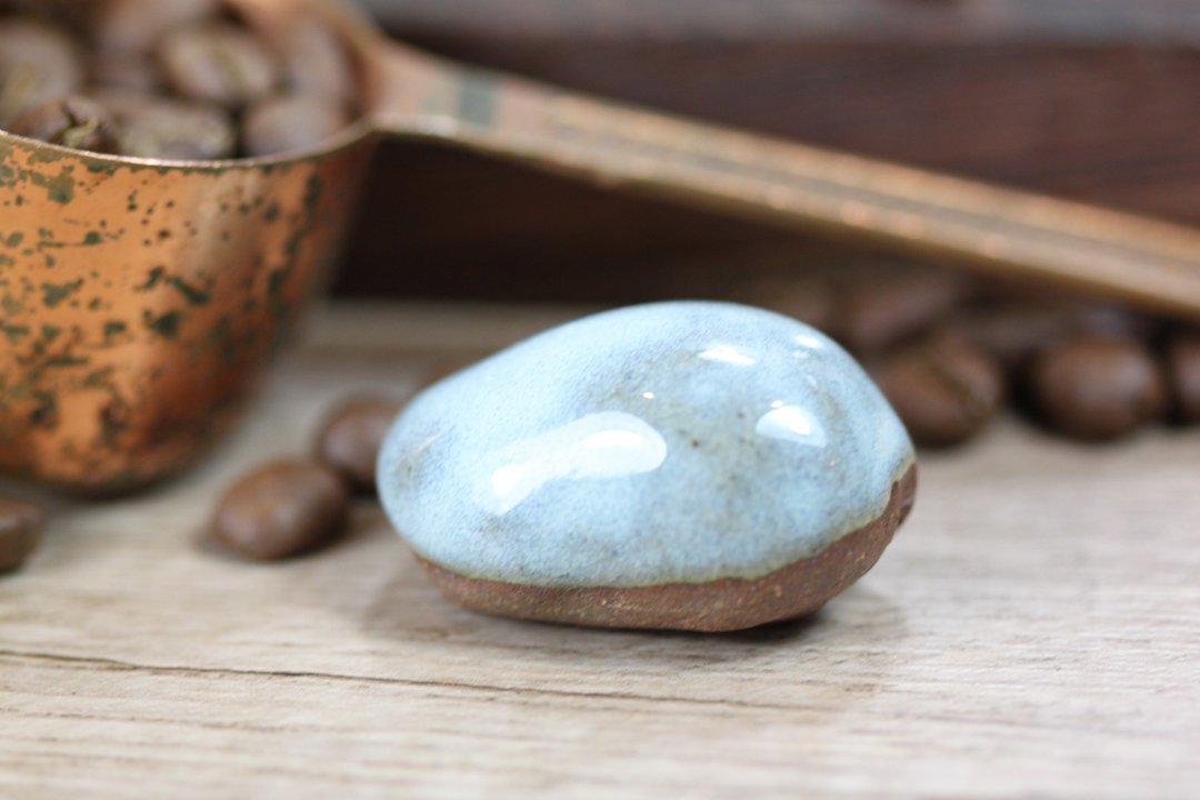 【沐春生活】3.3cm 咖啡小废物 咖啡豆 手作 慢火雅风&自然釉 - 摆饰 - 陶 