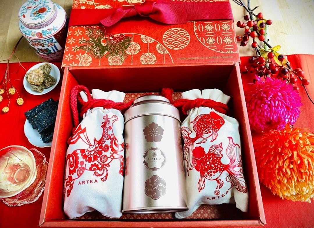 2026 礼盒【金好】茶食礼盒 (花开四季 75g+ 紫苏梅 + 凤梨果干) - 茶 - 棉 红色