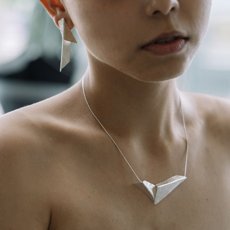 Handmade silver necklace with bended textured silver pieces (N0108) - 项链 - 银 银色