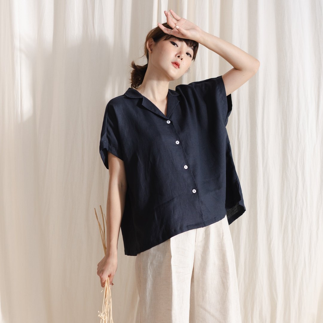 Hawaii Collar Linen Shirt with Back Side Pleated - Navy - 女装衬衫 - 亚麻 蓝色