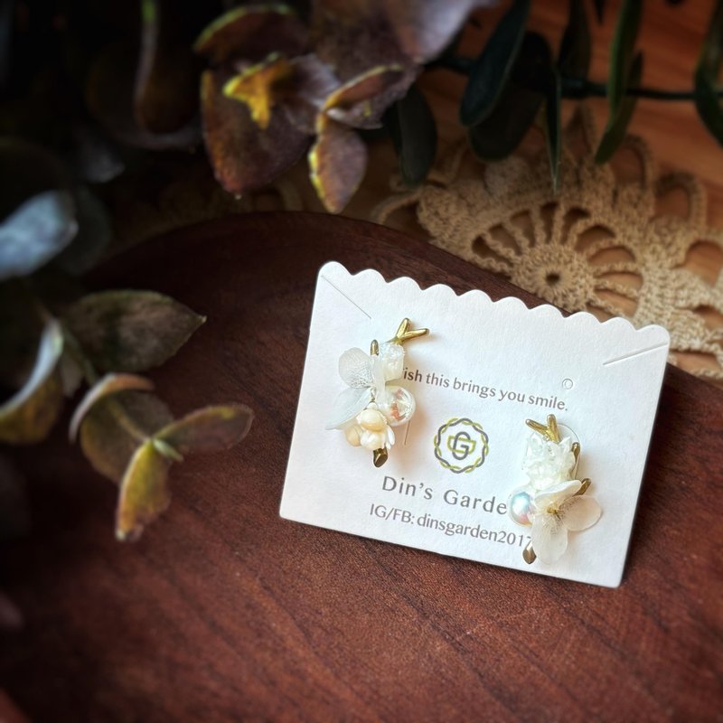 My Garden collection 简约设计真花短耳环 - 耳环/耳夹 - 植物．花 白色