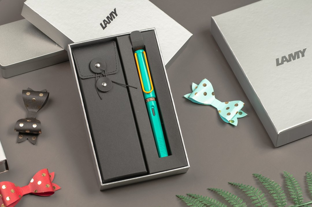 LAMY 钢笔 黑线圈笔袋礼盒 / SAFARI - 限量 特仕版 海水蓝黄夹 - 钢笔 - 塑料 蓝色